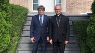 El abad de Montserrat visita a Puigdemont en Waterloo antes de la reunión con Illa