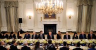 De Zuckerberg a Bill Gates: así fue la cena privada de Trump con los líderes tecnológicos