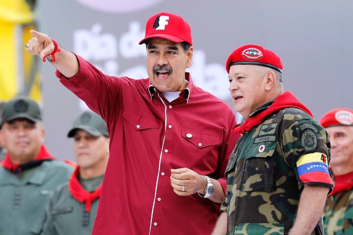 El chavismo frena por ahora la ruptura interna y se prepara para una posible invasión de EE UU