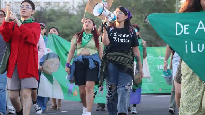 Marchan colectivos en Hermosillo por acceso al aborto legal y seguro