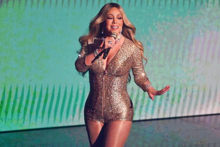 Mariah Carey Delivers Career-Spanning Medley & Receives Video Vanguard Award From Ariana Grande at VMAs