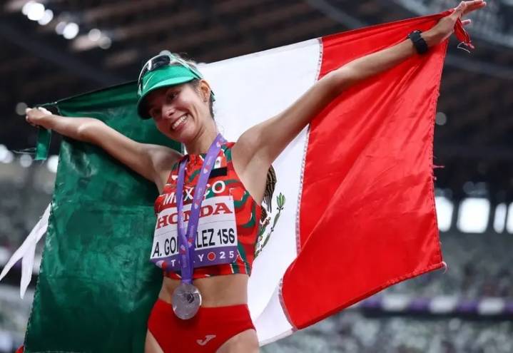 ¡Alegna González gana plata y marca récord en Mundial de Atletismo!