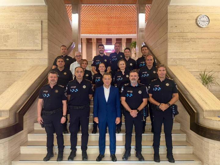 Serrano felicita a los nuevos mandos de la Policía Local