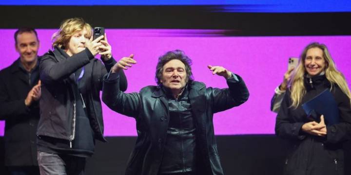 Milei se recluirá en Olivos y decidirá sobre la hora si se suma al búnker de este domingo en La Plata