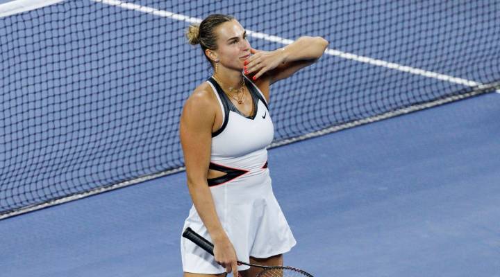 Sabalenka pasa a semifinales del US Open sin jugar por retiro de Vondrousova