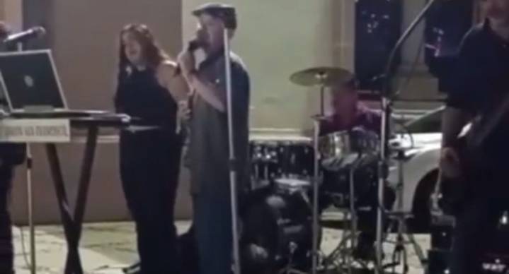 Fallece maestro de 61 años mientras realizaba presentación musical en plaza de Magdalena, Sonora