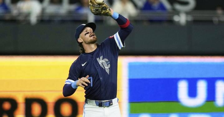 Bobby Witt Jr. leaves game with low back spasms