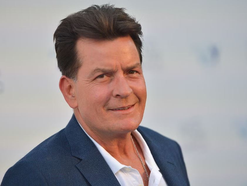 Charlie Sheen reveló que un cartel mexicano lo vetó por su consumo de drogas