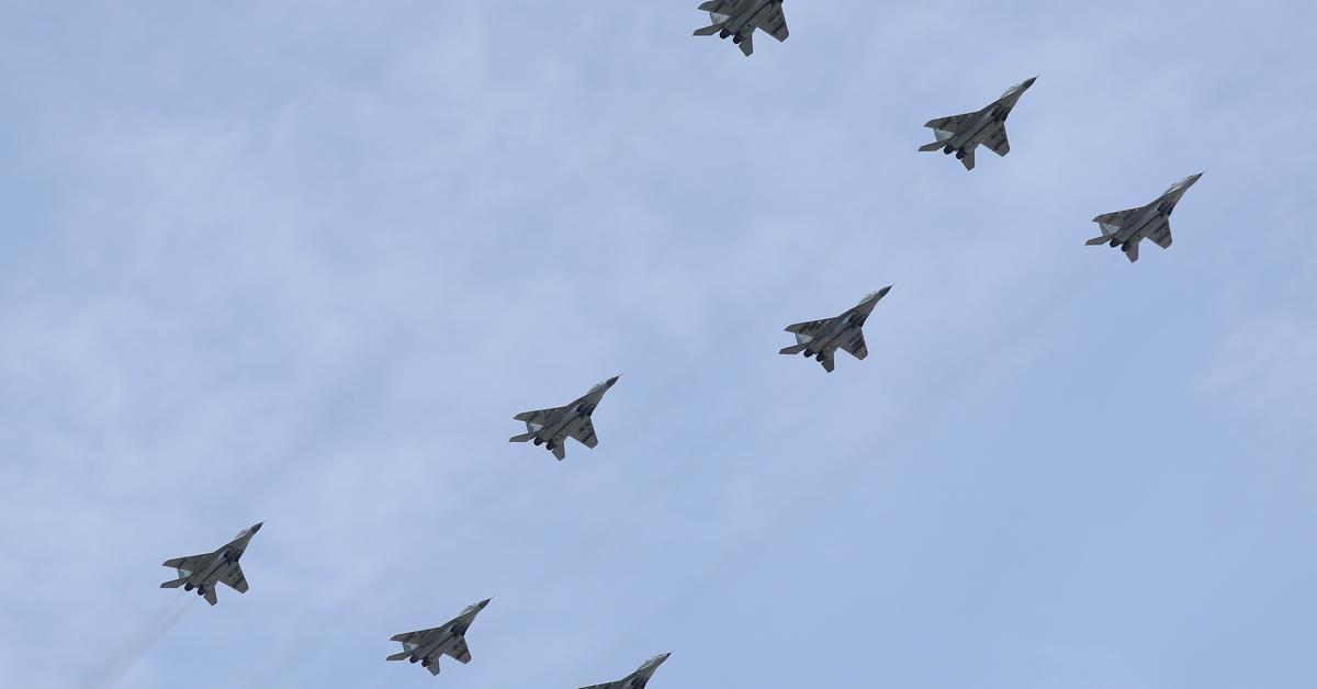 Estados Unidos y Canadá despliegan aviones militares por una amenaza rusa cerca de Alaska