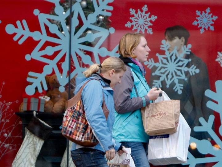 Canadians to pile on billions in debt this holiday season