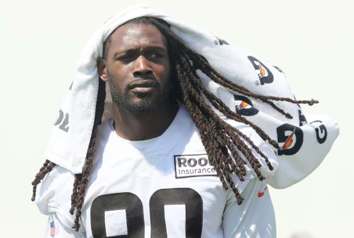 Jadeveon Clowney visiting Cowboys, could sign with Dallas to replace Micah Parsons