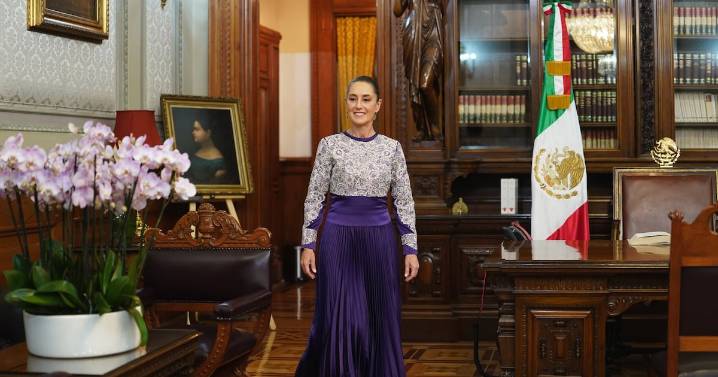 Con bordado artesanal nahua: Así es el vestido que Claudia Sheinbaum usó en el Grito de Independencia 2025