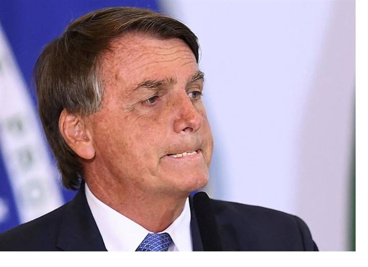 Bolsonaro renuncia en Brasil a restitución de sus derechos políticos