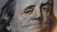 Peso mexicano en medio del avance del billete verde
