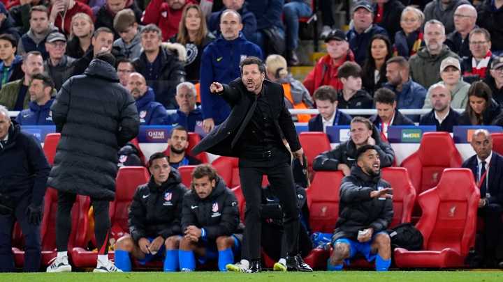 La UEFA investiga al Atlético tras la expulsión de Simeone y un supuesto escupitajo a la afición del Liverpool