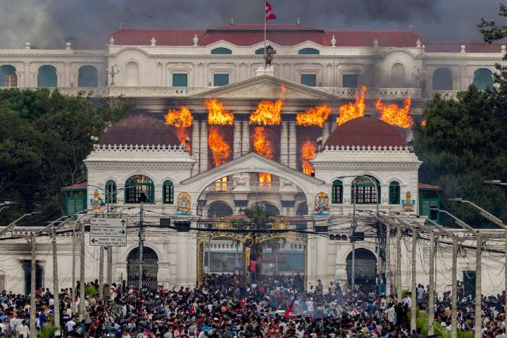 Arde Katmandú: la rebelión de la Generación Z tumba el gobierno y sumerge a Nepal en el caos