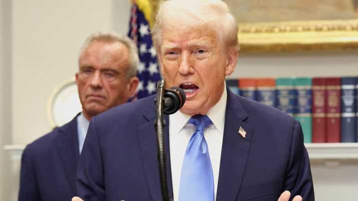 Trump afirma, contra toda evidencia científica, que el paracetamol y las vacunas generan autismo