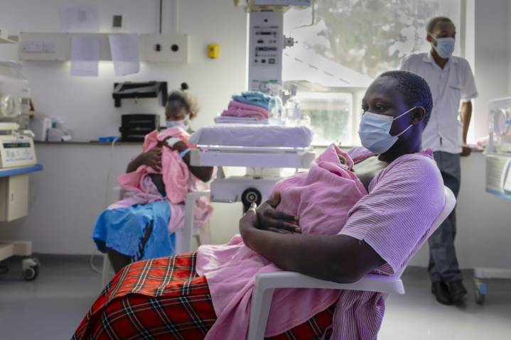 El único banco de leche materna de Kenia, un salvavidas para los bebés prematuros