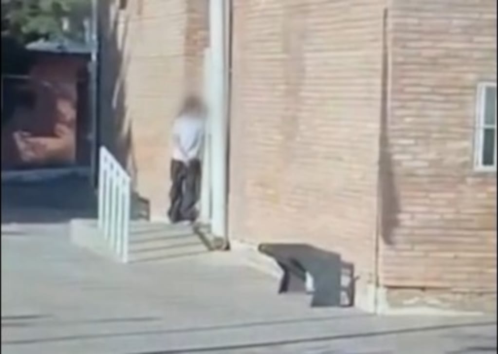 Una adolescente de 14 años se atrincheró con un arma en una escuela y disparó dos veces al aire