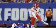 Patrick Mahomes and the Chiefs beat the Giants 22-9 for their first win this season
