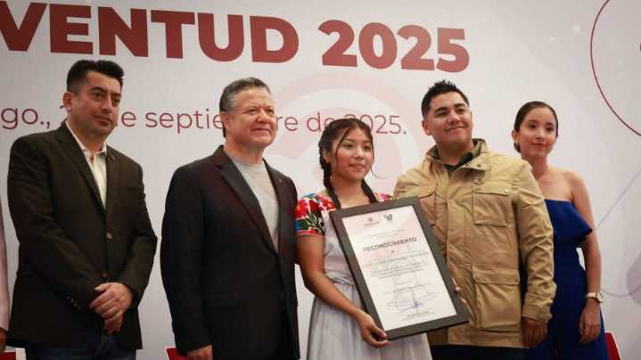 Reconocen talento de Karla Lizeth en Premio Estatal de la Juventud 2025