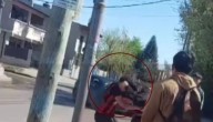 Chavito de 17 años es apuñalado durante pelea escolar: su mamita lo vio todo (VIDEO FUERTE)