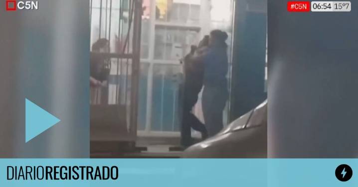 Un veterinario ahorcó a un indigente que buscaba refugio frente a su clínica y todo quedó registrado