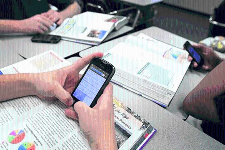 Prohíben en Buenos Aires el uso de celulares en escuelas primarias