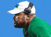 College Football Coach Who Suffered Brutal Car Accident Resumes Coaching in 3 Week South Carolina DL coach, who was badly injured in an August car crash, is already easing back into coaching just week