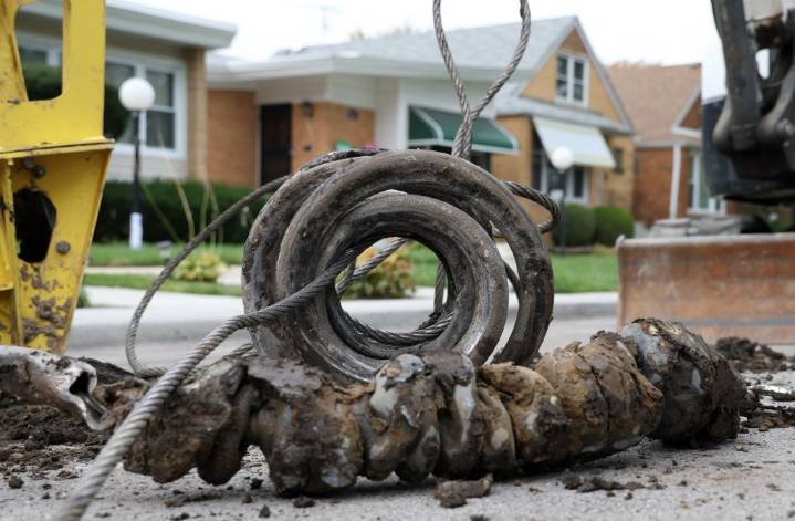 Chicago defends slow pace of letters for lead water pipes