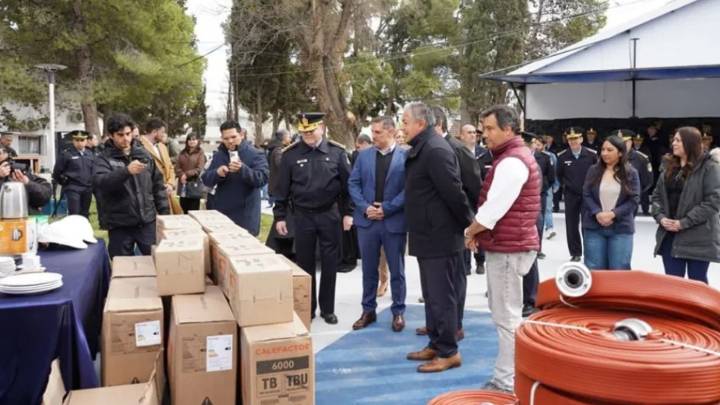 Vehículos e insumos por más de 1.200 millones de pesos para la Policía provincial