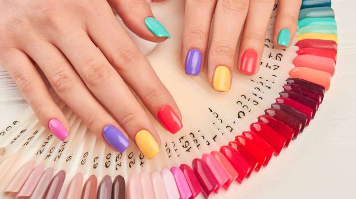 ¡Adiós a los esmaltes tóxicos! Prohíben sustancias cancerígenas en geles para uñas