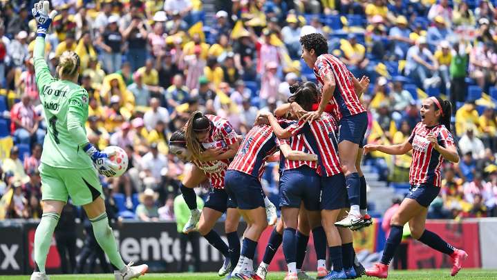 Chivas da golpe de autoridad y vence al América en Clásico Nacional Femenil