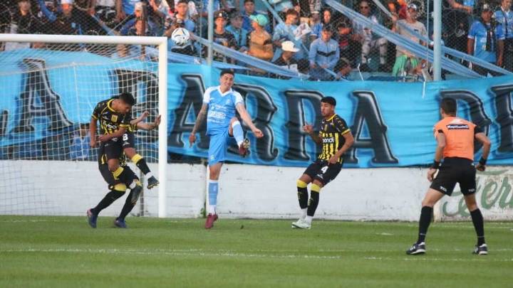 Estudiantes y Almirante Brown no se sacaron diferencias en el Estadio Ciudad de Río Cuarto