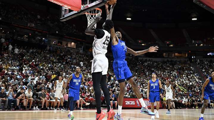 Mavericks bring back 7’5″ center on new contract