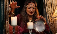 Estafadores que usan el ocultismo: fraudes espirituales