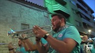 Tradicional desfile de peñas en la Fiesta del Vino de Valdepeñas