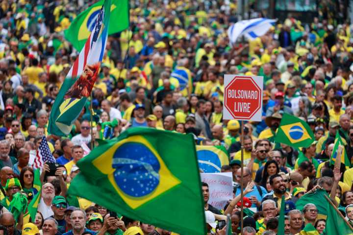 Seguidores de Bolsonaro protestan contra el Supremo y respaldan las sanciones de Trump
