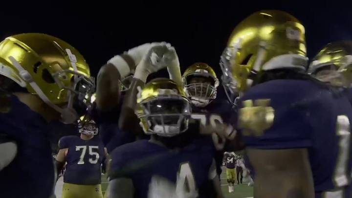 Notre Dame's Jeremiyah Love makes one-handed catch and barrels in for TD