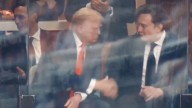 Captan a Musk y Trump juntos de nuevo; se saludan durante el memorial de Charlie Kirk