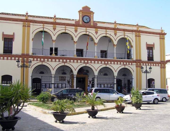 Moguer licita la adquisición de un inmueble para inmigrantes para evitar nuevos asentamientos