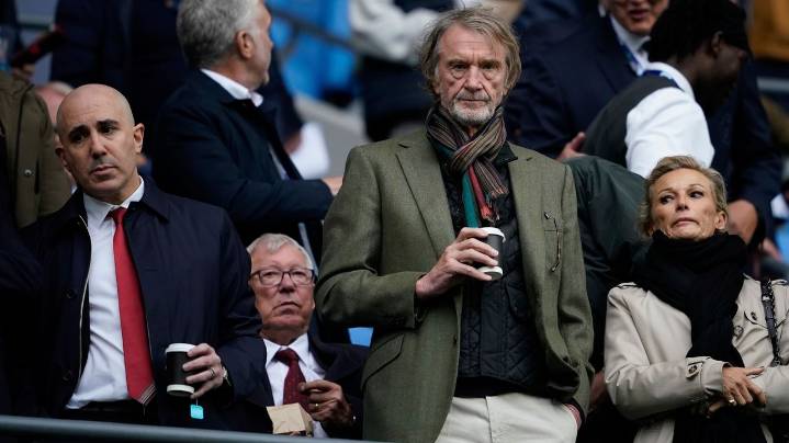 Man United posts record revenues but is still making losses