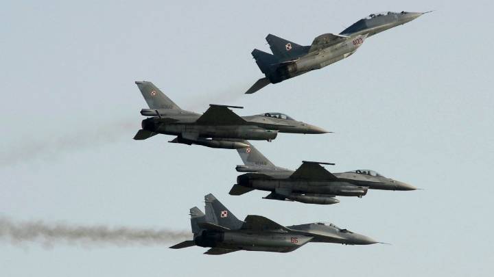 Poland on high alert as Russian air strikes edge closer to Nato borders