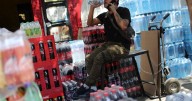 Hacienda afirma que impuestos a refrescos y tabaco serán para salud, pero no los etiqueta