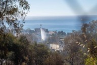 Extinguido el incendio declarado en Benalmádena tras el desalojo de más de 90 personas en el entorno de la zona de la Carretera del Sol