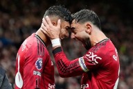 Man United wins chaotic match against Chelsea and Liverpool remains perfect