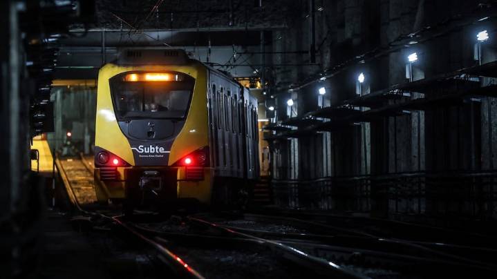 Qué significa soñar con subtes, según la psicología