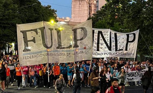 El Gobierno vetó las leyes de financiamiento universitario y presupuesto para el Garraham