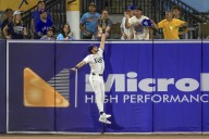 Blue Jays beat fading Rays 6-5, close in on AL East title