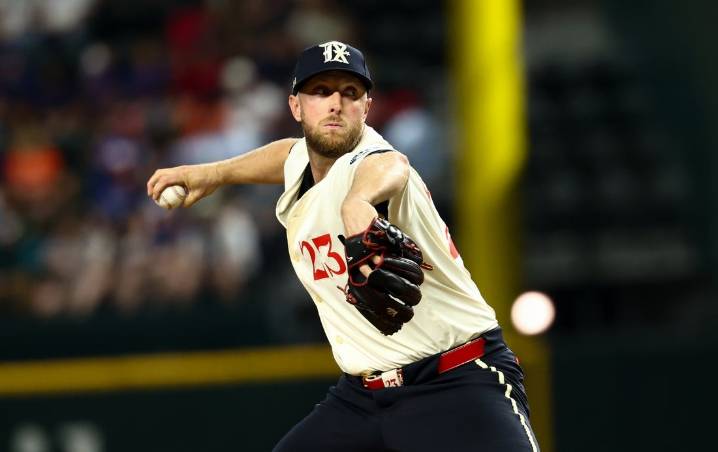 Deadspin | Rangers close in on Astros with walk-off win